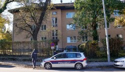 Hier, in diesem Wohnhaus im Salzburger Stadtteil Parsch, kam es am Montagvormittag zu der blutigen Messerattacke. (Bild: Tschepp Markus)