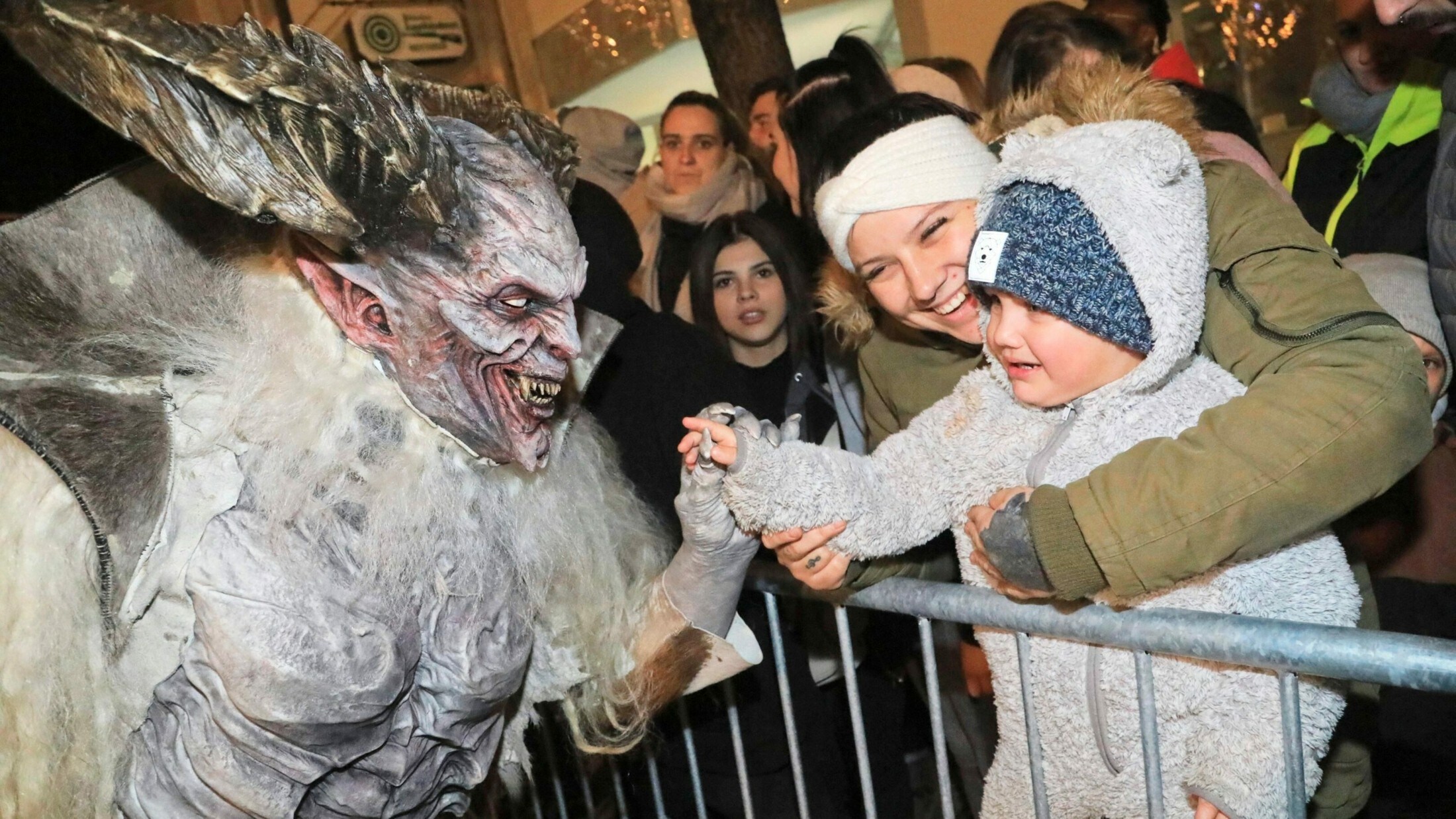 Krampus, Percht, Wesen aus einer anderen Welt: Die Masken und Kostüme haben sich in den ...