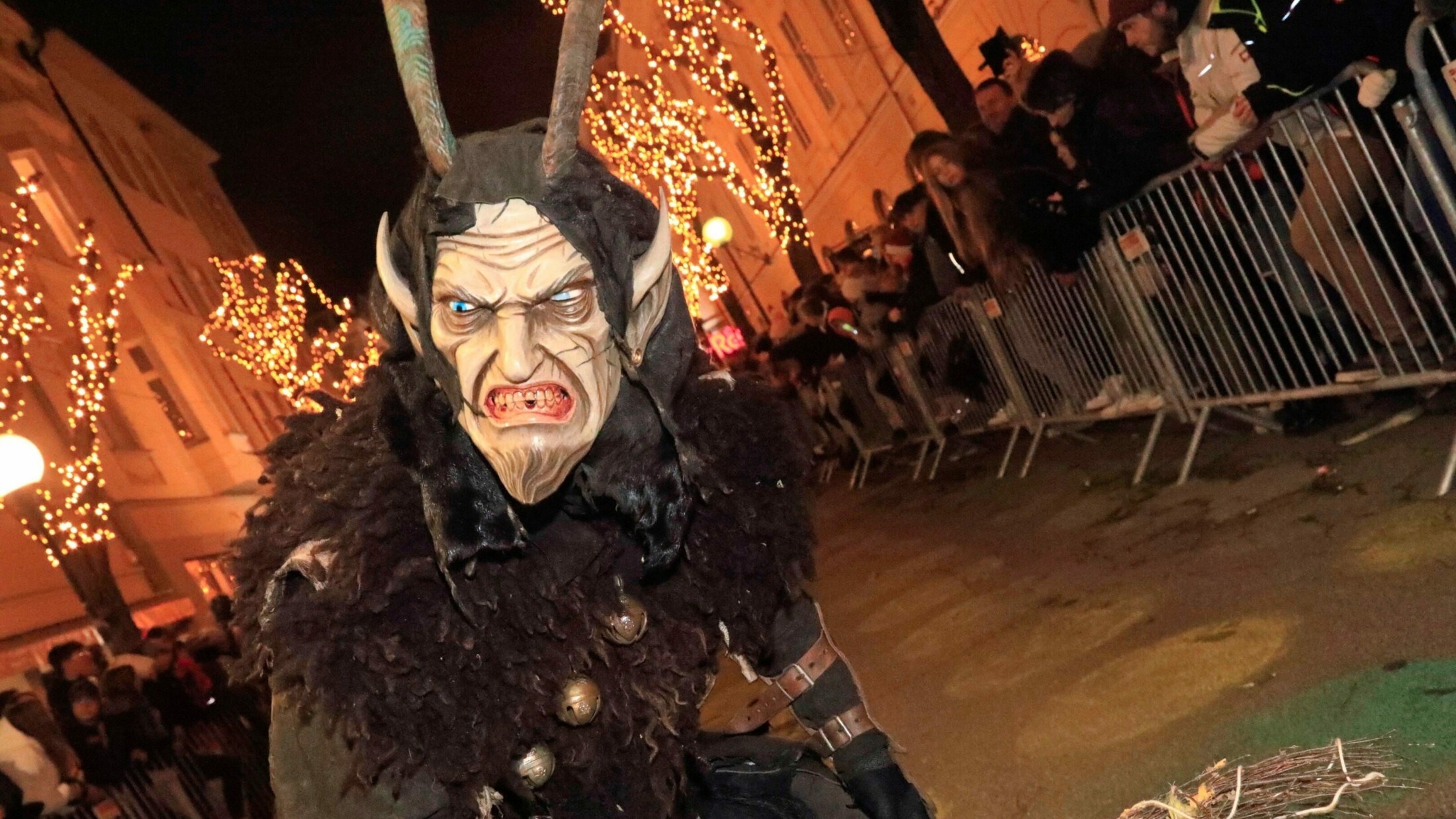 Die Krampus-Masken sind schaurig, aber auch kunstvoll.