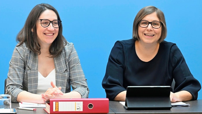 Andreas Bablers künftige Stellvertreterin Julia Herr und Bundesgeschäftsführerin Sandra ...