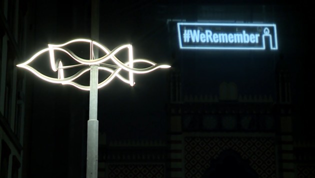 Die Lichtinstallation am Leopoldstädter Tempel in Wien (Bild: APA)