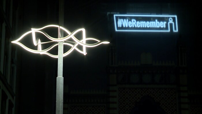 Die Lichtinstallation am Leopoldstädter Tempel in Wien