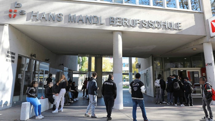 Die Hans-Mandl-Berufsschule in Meidling wurde evakuiert.