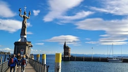 Imperia begrüßt und verabschiedet Reisende, die im Hafen von Konstanz ankommen oder diesen verlassen. (Bild: Bergauer)