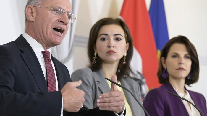 Von links: Innenminister Gerhard Karner, Justizministerin Alma Zadic und Verfassungsministerin ...