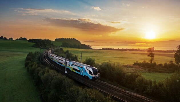 Die Westbahn wird ab 10. Dezember bis nach Bregenz fahren. Was viele Bahnfahrer freuen wird: In der Anfangsphase werden Einzelfahrkarten nach Wien zum Angebotspreis ab 23,99 Euro erhältlich sein. (Bild: Westbahn)