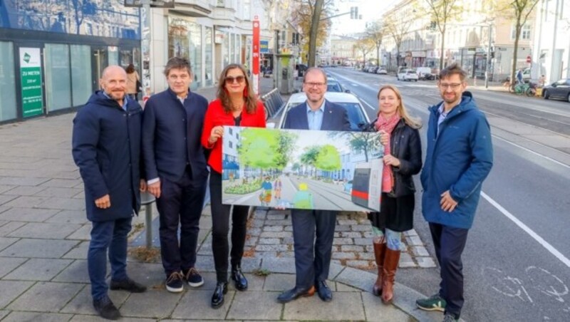 Planungsstadträtin Ulli Sima, Bezirksvorsteher Dietmar Baurecht, Radverkehrsbeauftragten Martin Blum und Verkehrsplaner Andreas Käfer (Bild: Christian Fürthner)