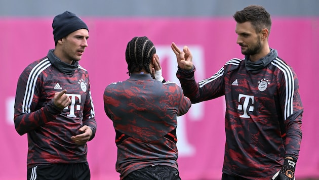 Sven Ulreich (r.) bleibt weiterhin beim deutschen Rekordmeister. (Bild: APA/AFP/Christof STACHE)