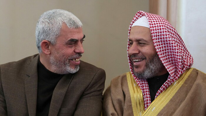 Hamas-Chef Jahja Sinwar (li.) und führendes Mitglied Khalil al-Hayah 2017 in Rafah
