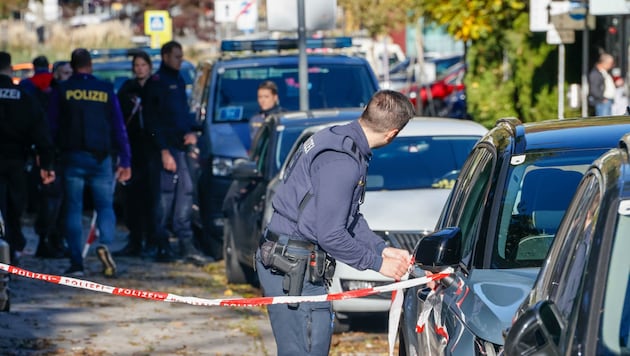 Polizei-Einsatz beim Tatort im Salzburger Stadtteil Parsch (Bild: Tschepp Markus)