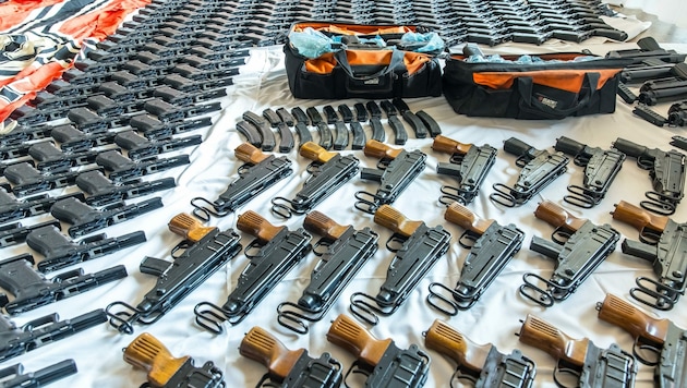 Das Waffenarsenal der „Bandidos“ (Bild: UNBEKANNT)
