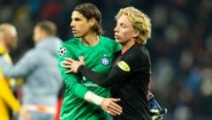 Yann Sommer (l.) Mads Bidstrup (Bild: GEPA pictures)