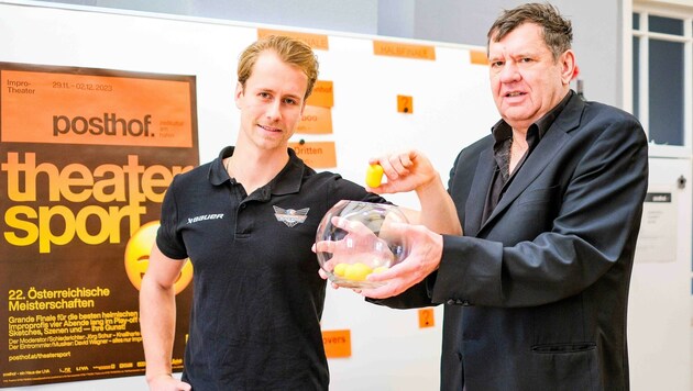 Stefan Gaffal von den Black Wings und Willi Steiner bei der Auslosung (Bild: Einöder Horst)