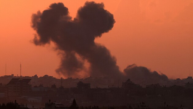 Rauch über dem Gazastreifen (Bild: APA/AFP/Jack Guez)