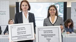 Die Landesrätinnen Simone Schmiedtbauer (links) und Doris Kampus appellieren, die Notfallnummern zu nutzen. (Bild: steiermark.at/binder)