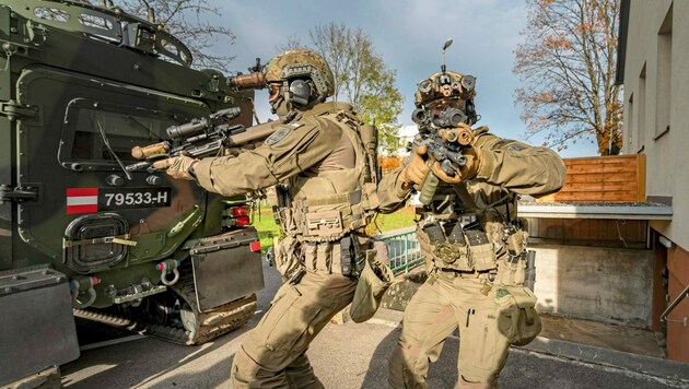 Das Bundesheer übt in Vorarlberg - insbesondere im Walgau und im Raum Feldkirch - derzeit gemeinsam mit anderen Organisationen diverse Bedrohungsszenarien. (Bild: STIPLOVSEK DIETMAR / APA / picturedesk.com)