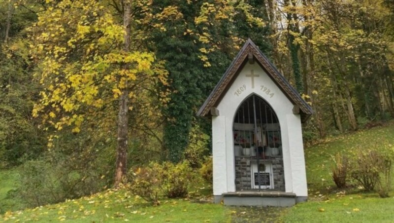 Herbstzauber bei der Johanneskapelle. (Bild: Peter Freiberger)