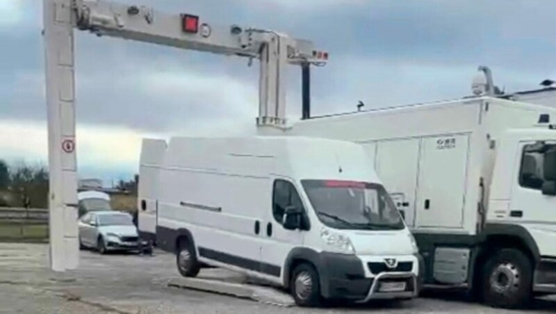 Das Scanmobil des Zollamtes Wien beim Einsatz in Villach. (Bild: Zvg)