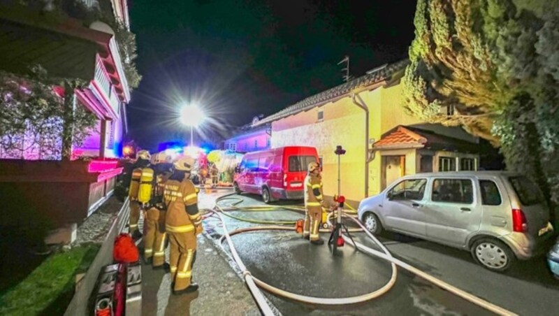 Die örtliche Feuerwehr bewältigte den größten Brandeinsatz seit Jahren. (Bild: Tschepp Markus)