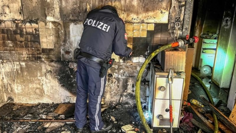 In der Küche ist das Feuer ausgebrochen, das die dreiköpfige Familie in Lebensgefahr brachte. (Bild: Tschepp Markus)