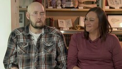 Aaron James (im Bild mit seiner Ehefrau Meagan) ist der Patient, dem ein komplettes Auge transplantiert wurde. (Bild: AP)