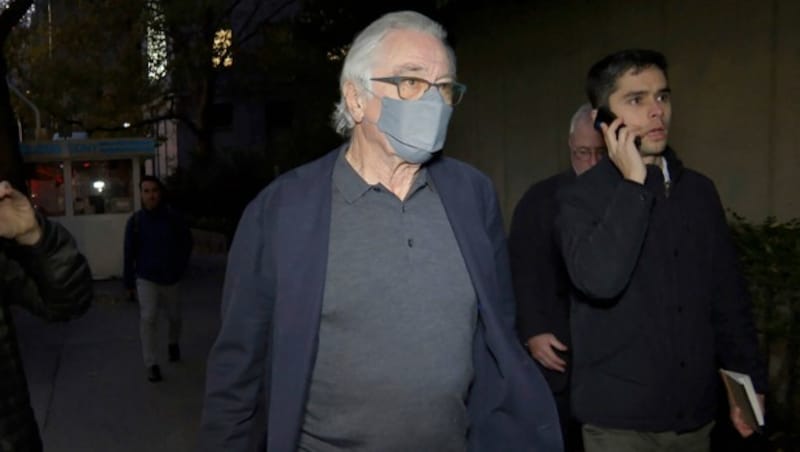 Robert de Niro nach dem Prozess. (Bild: APA/AP Photo/Ted Shaffrey)