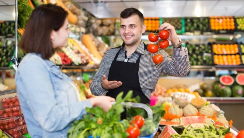 Auch in Alltagssituationen ist unser rhetorisches Geschick gefragt. Das Um und Auf: immer respektvoll und höflich bleiben. (Bild: Iakov Filimonov/stock.adobe.com)