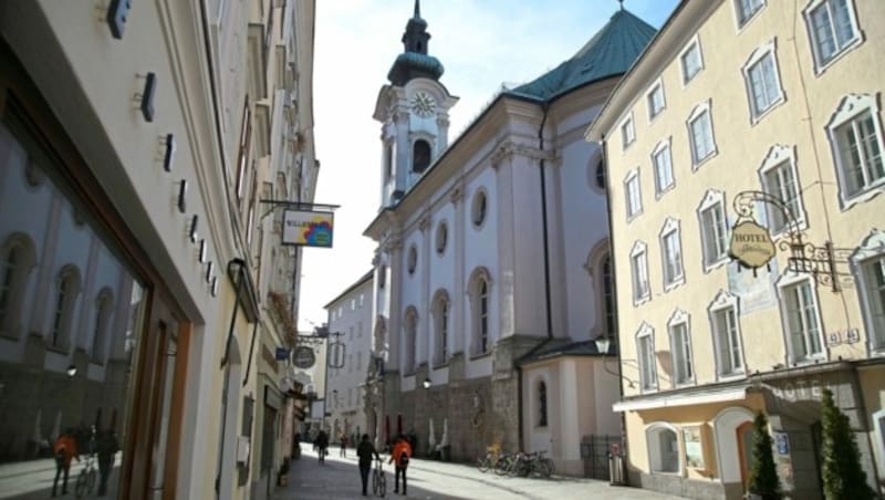 Am Platzl am Anfang der Linzer Gasse treffen sich die Demonstranten (Bild: ANDREAS TROESTER)