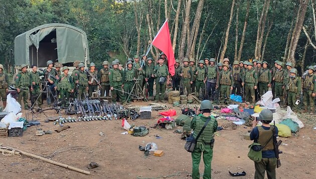Mitglieder der Myanmar National Democratic Alliance Army (Bild: AP)