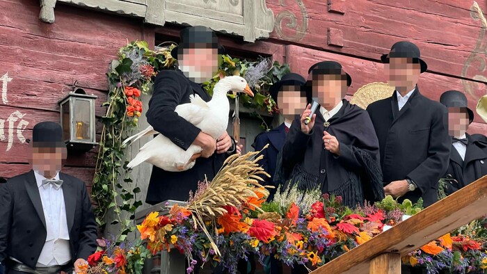Vor dem Roten Haus fühlte sich Eduard sichtlich unwohl.
