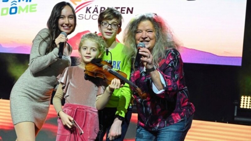 Die Geschwister Karl und Anastasia begeisterten mit Klavier und Geige. (Bild: EVELYN HRONEK)
