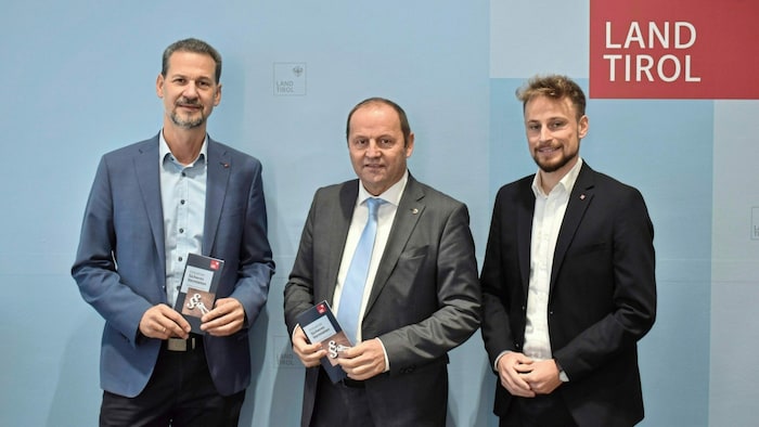 Edgar Gmeiner, LHStv. Josef Geisler und Roman Schöggl (v. li.) bei der Präsentation.