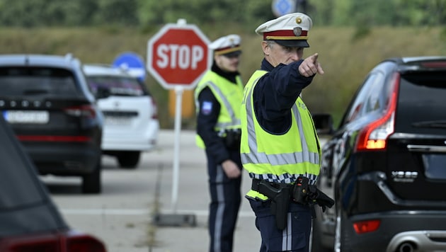 Die Grenzen zu Ungarn und Slowenien sollen für weitere sechs Monate kontrolliert werden. (Bild: APA/HANS KLAUS TECHT)