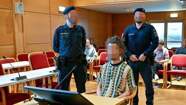 Florian O. beim Schwurblerkönig-Prozess in Linz (Bild: Dostal Harald, Krone KREATIV)