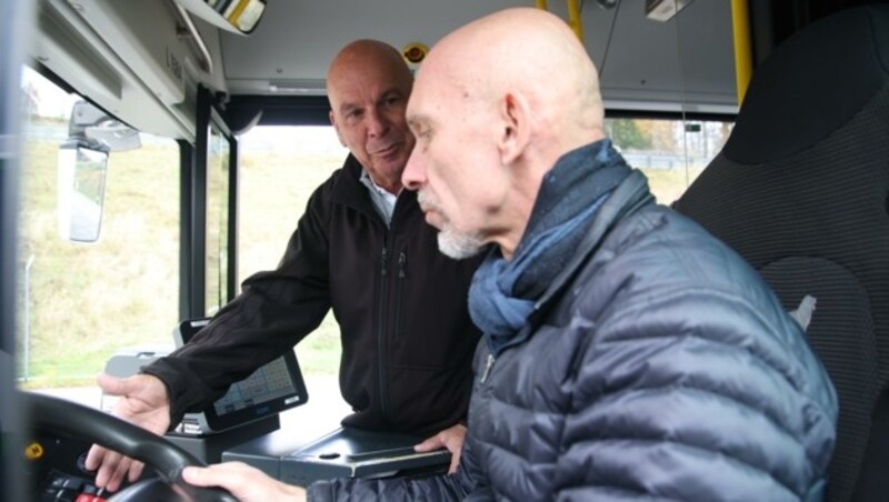 Albus-Lenker Robert Krabb gab Juri Melnyk Tipps bei seiner Probefahrt. (Bild: Tröster Andreas)