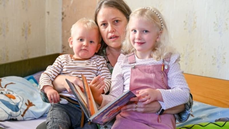 Seit dem Verlust von Mama und Oma versucht nun Tante Sigrid (51) die emotionalen Lücken bei den Kindern zu füllen (Bild: Dostal Harald)