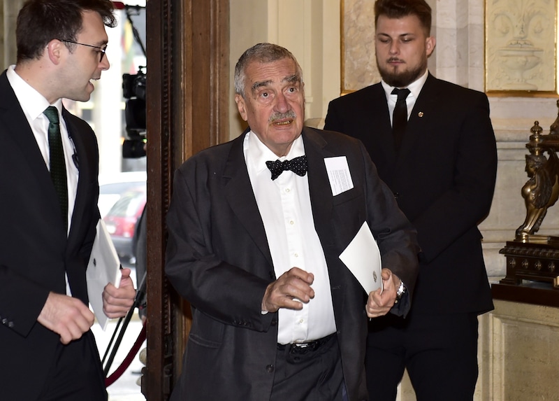 Schwarzenberg im Rahmen eines Staatsaktes zu „100 Jahre Republik Österreich“ in der Wiener Staatsoper (Bild: APA/HANS PUNZ)