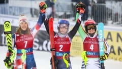 Mikaela Shiffrin (m.) triumphierte vor Leona Popovic (l.) und Lena Dürr (r.). (Bild: GEPA pictures)