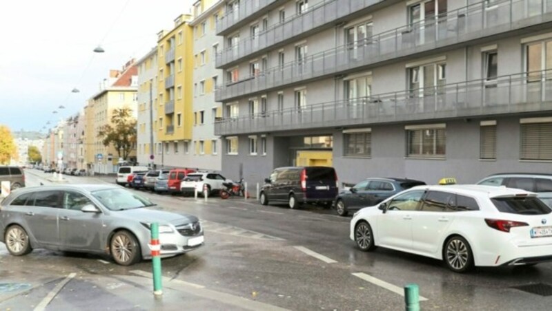 Bei abendlichen Spaziergängen durch die Meidlinger Wilhelmstraße werden Anrainer oft durch Böllerattacken erschreckt. (Bild: Martin Jöchl)