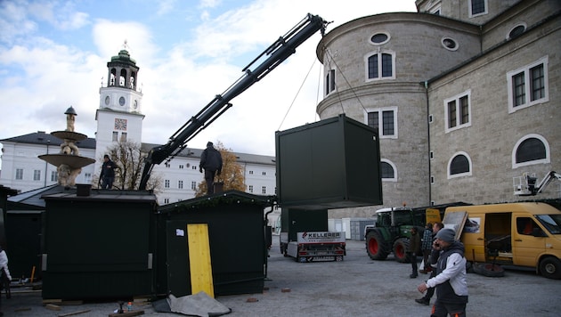 Am Samstag hat der Aufbau der traditionellen Standln begonnen. (Bild: Tröster Andreas)