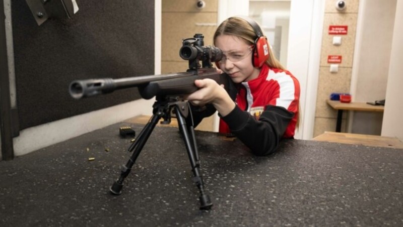 Lena Windischbauer ist Staatsmeisterin im Kleinkalibergewehr auf eine Distanz von 50 Metern. Sie übt den Schießsport schon seit ihrem 9. Lebensjahr aus. (Bild: Scharinger Daniel)