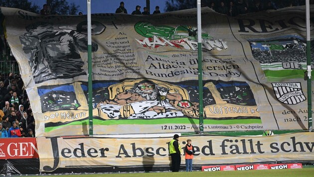 Die Lustenauer Fans verabschiedeten sich gebührend vom alten Reichshofstadion. (Bild: GEPA pictures)