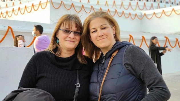 Tina Lang (li.) und ihre Schwester Ulrike Glocknitzer setzen sich nach den Erdbeben für Notleidende in Nepal ein, die alles verloren haben und dringend Hilfe brauchen. (Bild: Glocknitzer/Lang)