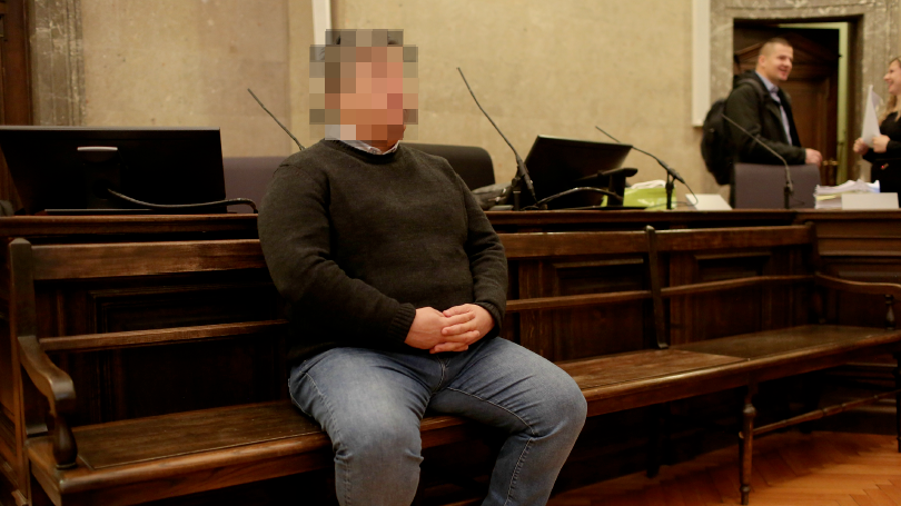 Der 48-Jährige sitzt bereits zum zweiten Mal in der Causa vor Gericht. Das Oberlandesgericht hebt seine erste Verurteilung auf. (Bild: Gerhard Bartel, Krone KREATIV)