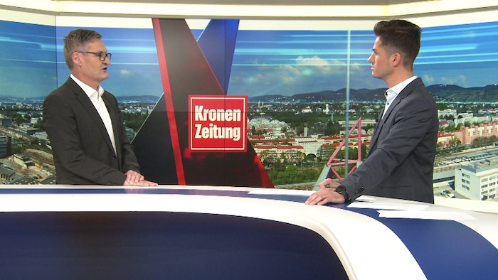Der Wiener AMS-Chef Winfried Göschl im Gespräch mit Moderator Jürgen Winterleitner