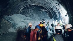 Rettungskräfte am Ort des Tunnel-Einsturzes (Bild: APA/AFP)