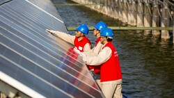 Klimatechnisch steht der Welt das Wasser bereits bis zum Hals - China versucht im Kampf dagegen große Meilensteine zu setzen. (Bild: AFP/STR)