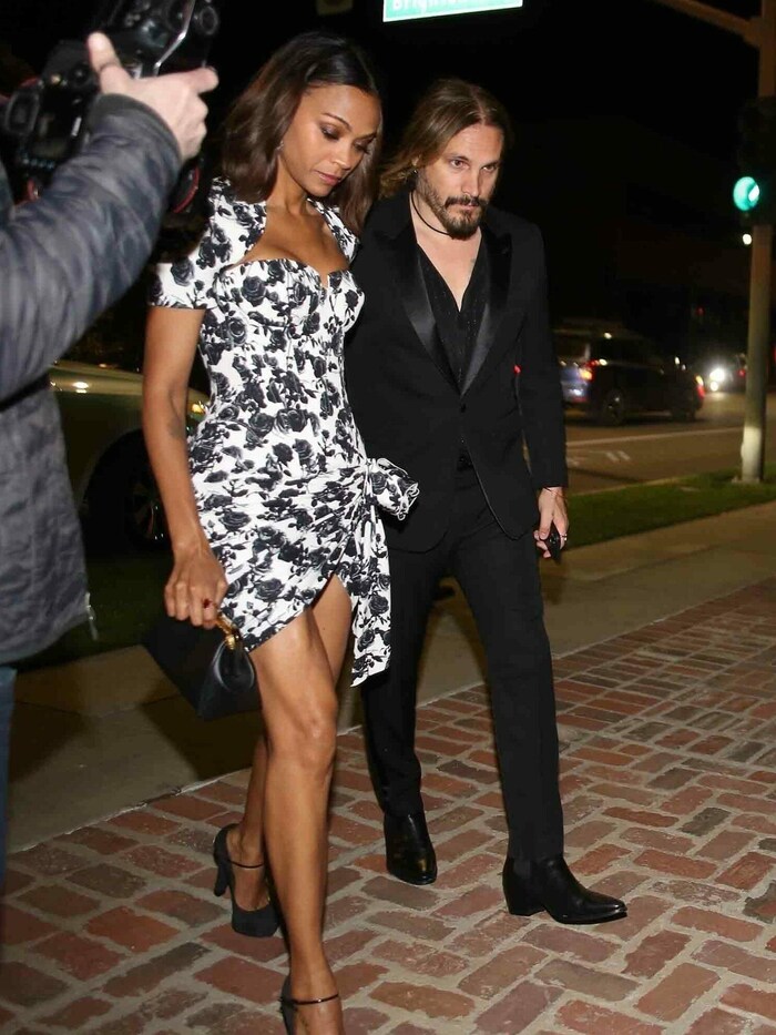 Auch Zoe Saldana zeigte viel Bein.