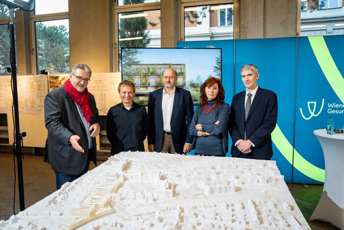 Gesundheitsstadtrat Peter Hacker, Wettbewerbssieger Thomas Pucher, Wigev-General- ...