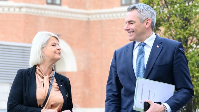 Verteidigungsministerin Klaudia Tanner und Bundeskanzler Karl Nehammer (beide ÖVP) wollen den ...